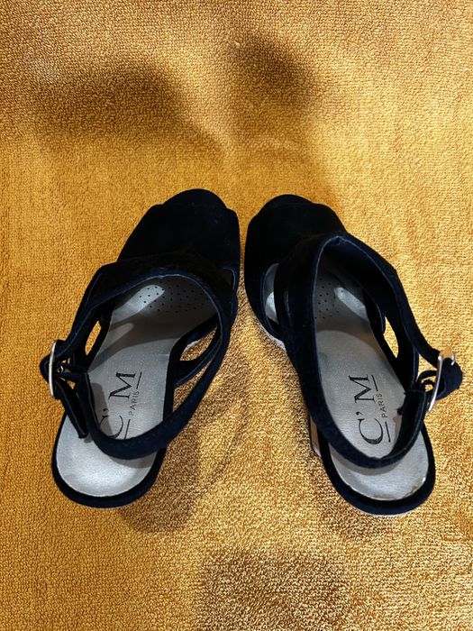 Sandálias pretas de cunha em cortiça. Como novas.