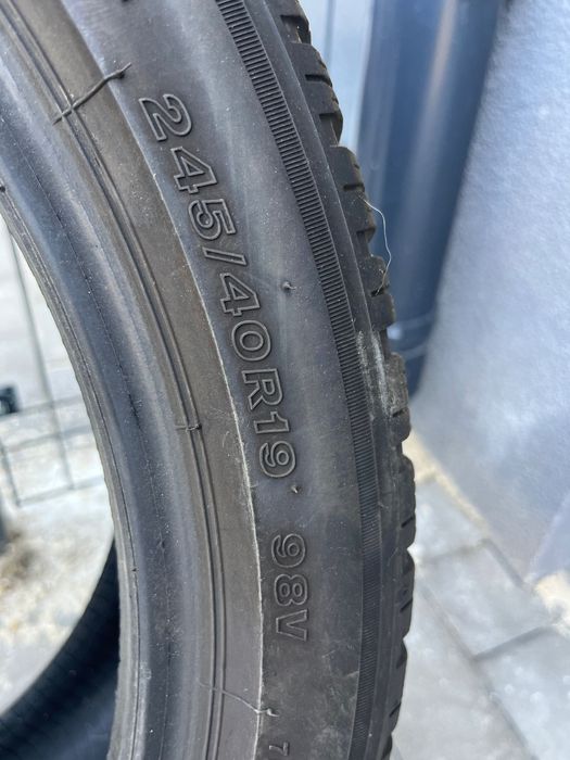 Komplet opon zimowych LM005 Bridgestone 275/35 R19 245/40 R19