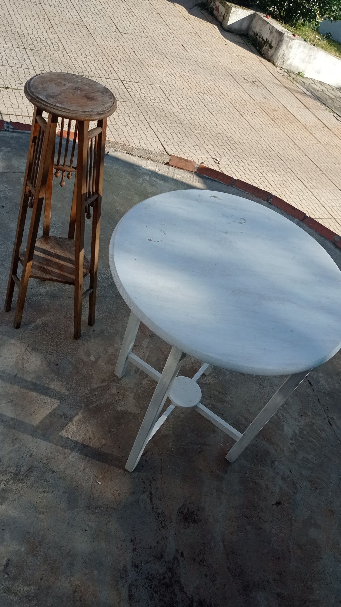 Mesa e floreira em madeira
