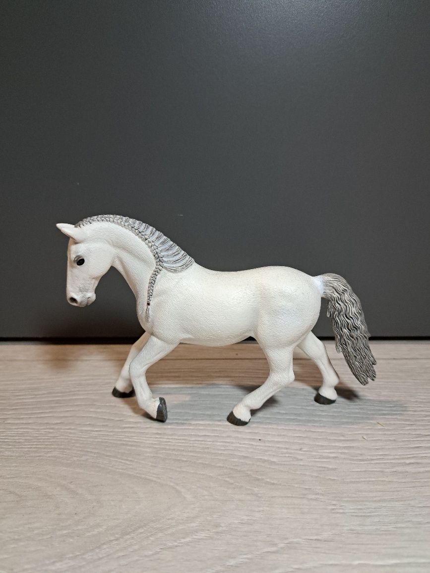 Figurka schleich klacz lipicańska