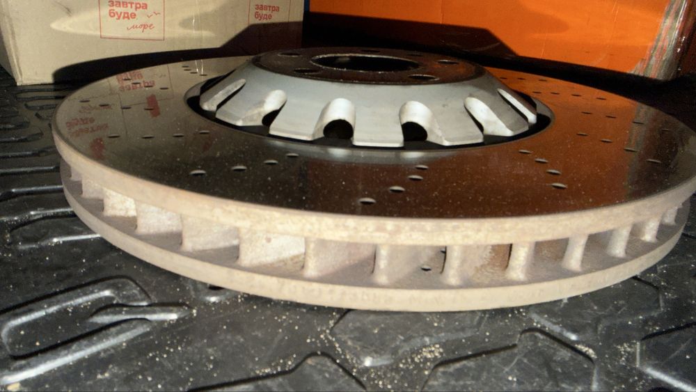 Audi RS 5 Передні гальмівні диски та колодки