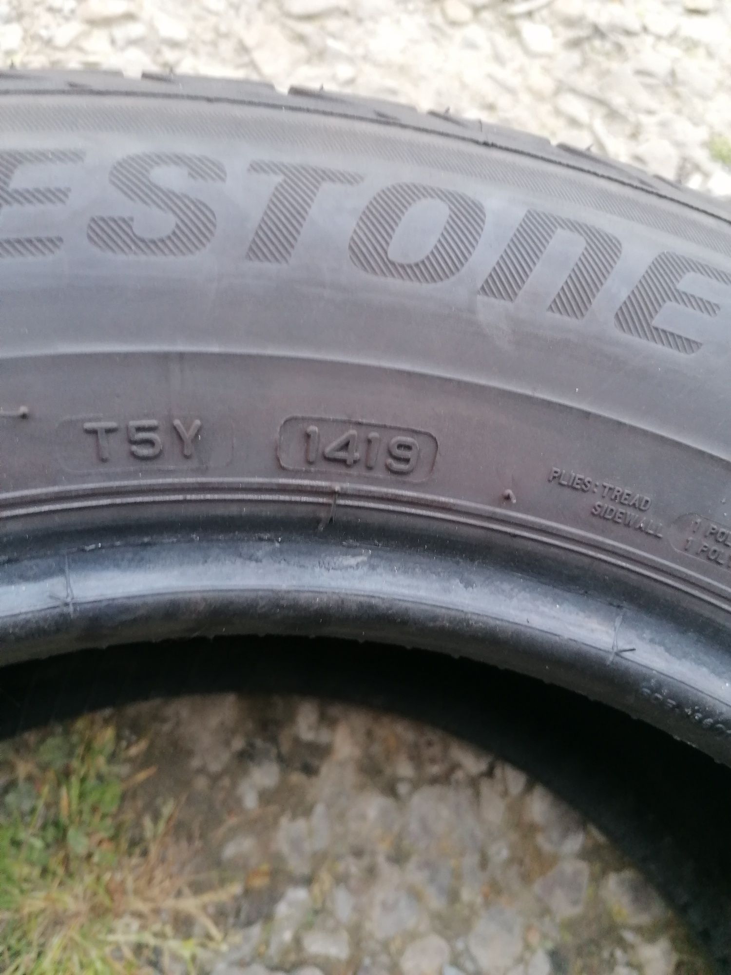 Dwie letnie opony Bridgestone 215/60/R16