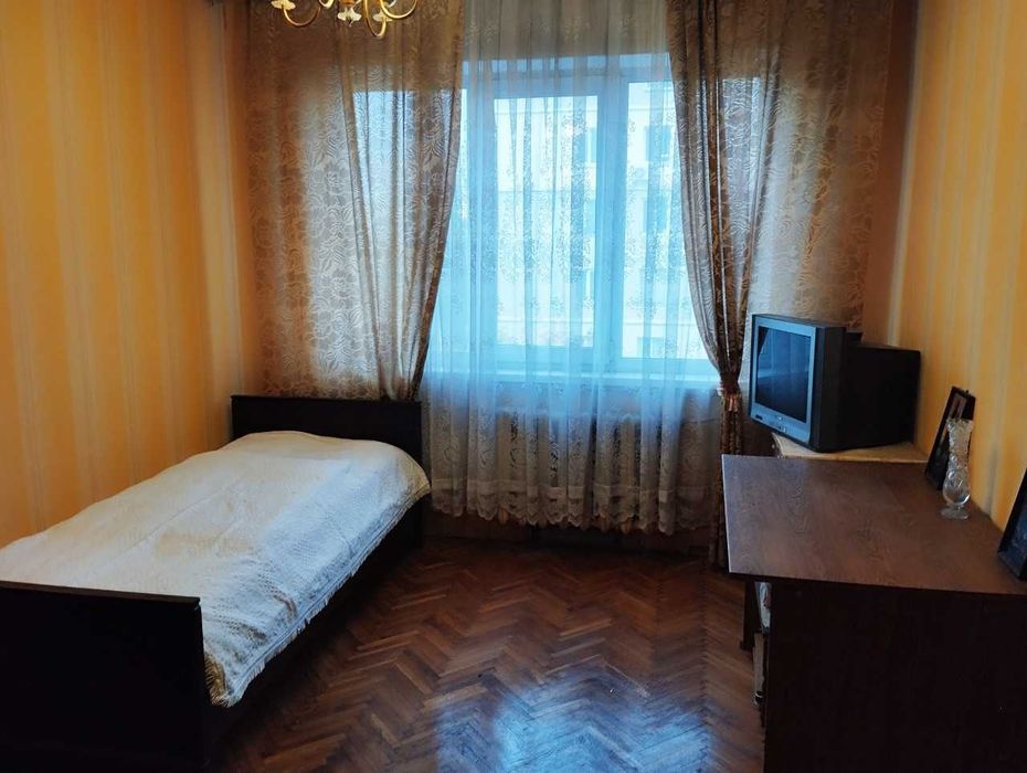 Продаж 3-кім   Автозаводська 39  Бережанська  Оболонський район