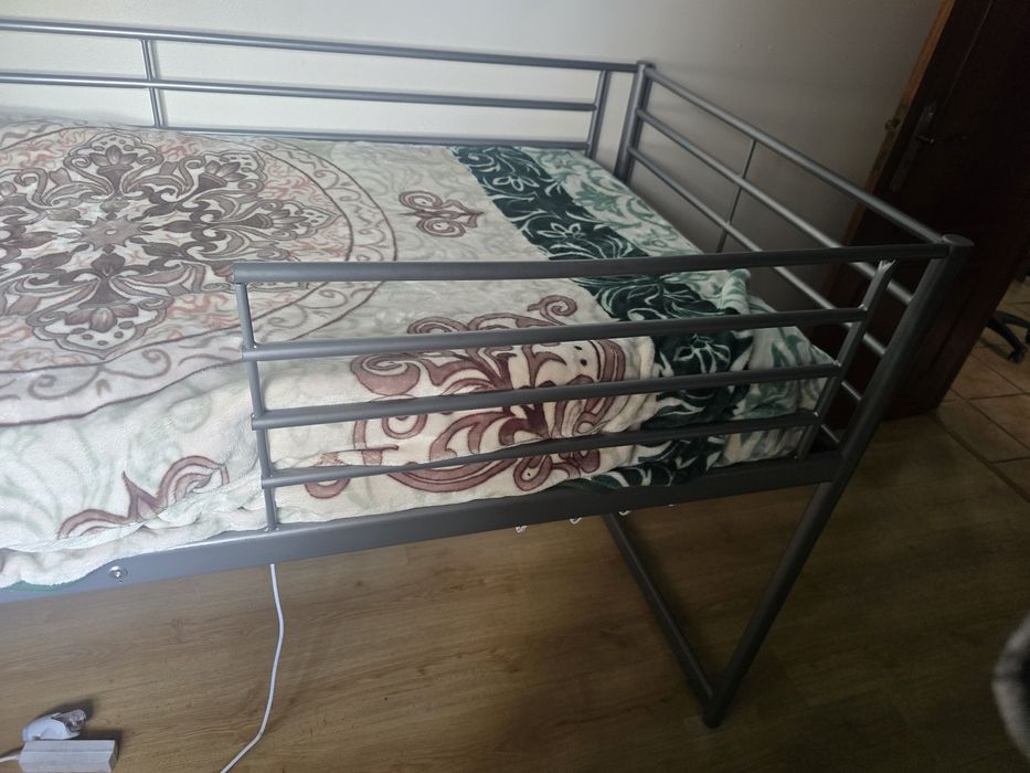 Cama solteiro bom estado