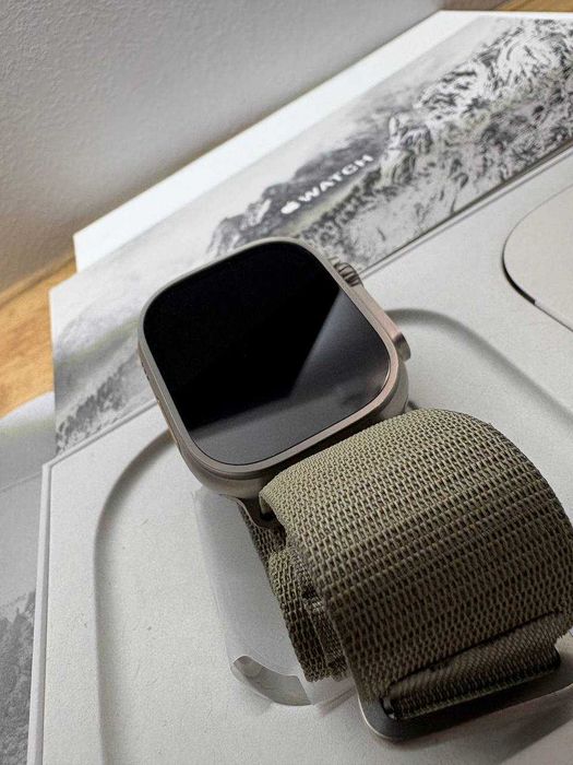 Apple Watch Ultra 49mm Titanium колір ремінця треба уточнювати