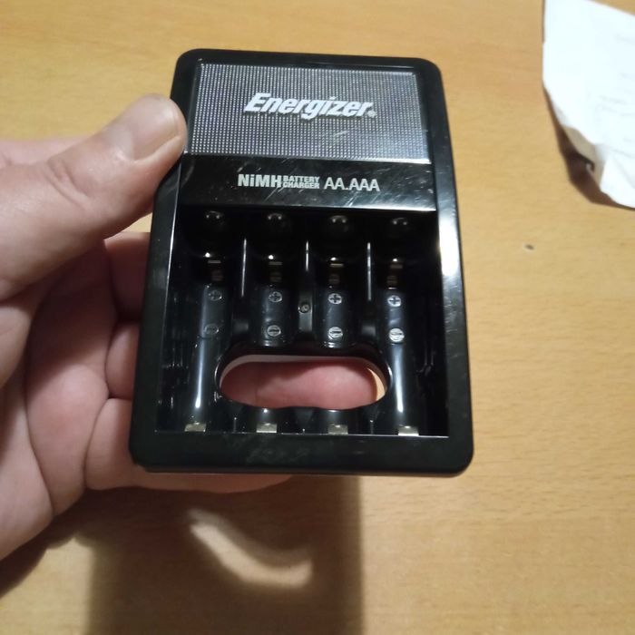 Ładowarka Energizer maxi 4xAA 4xAAA