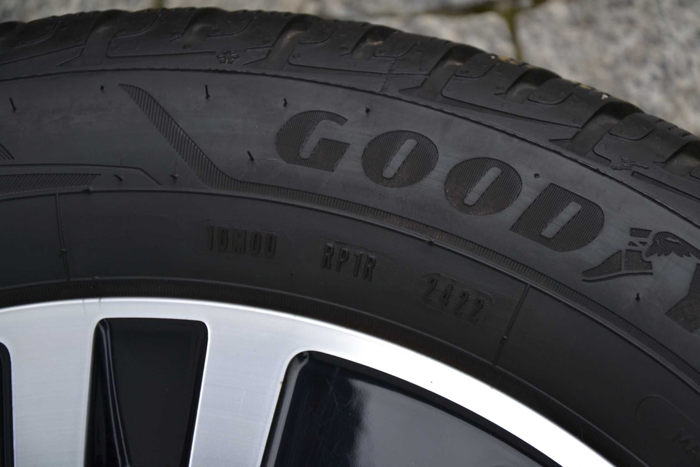 Mercedes Vito Viano V-klasa W447 Zima Oryginał Goodyear 101V