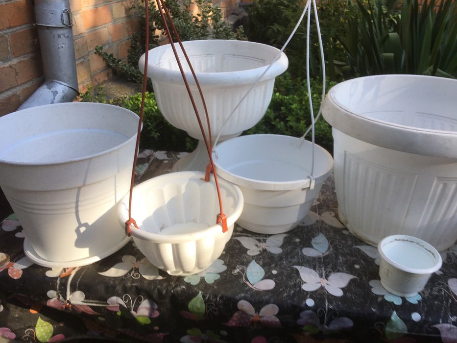 Горщики( ринки) для квітів різних розмірів