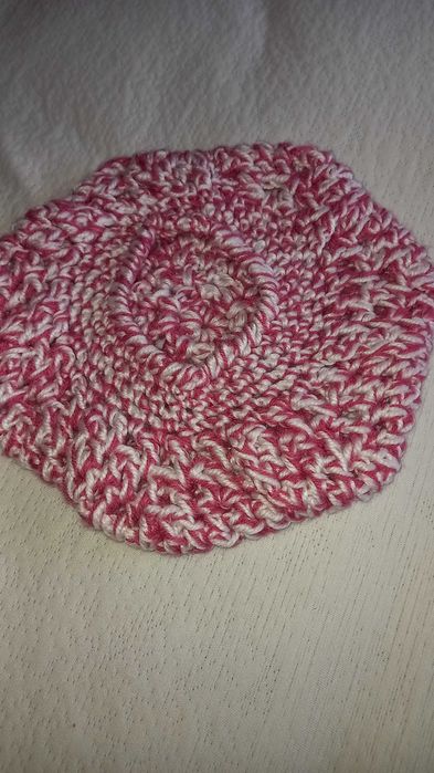 Boina de malha, rosa e branca, artesanal - Local