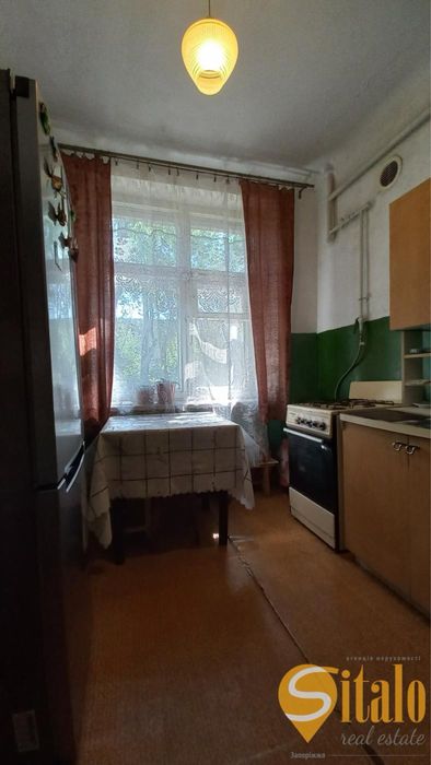 Продаж 2-х кімнт. повнометражної квартири вул. Добролюбова.