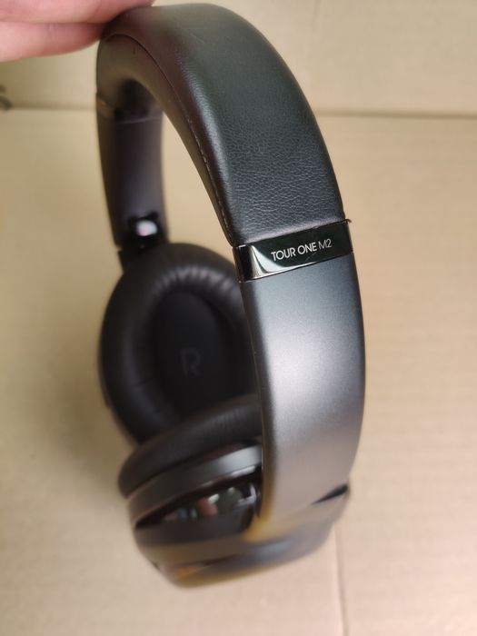 Навушники JBL Tour One M2. Чорні