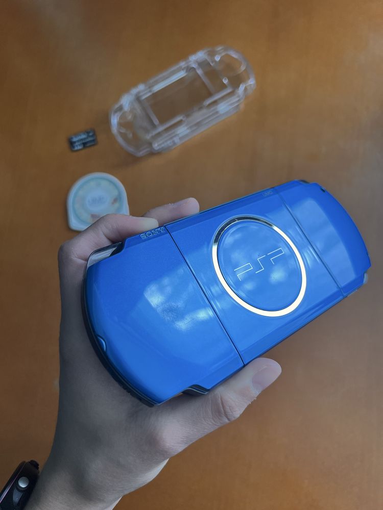 Konsola psp 3001 vibrant blue + dodatki i gra