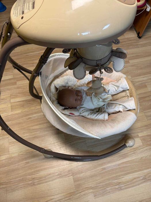 Заколисуючий центр  fisher price