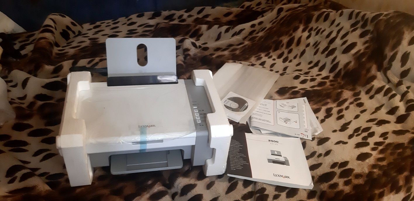 Продам принтер Lexmark x2500(цветной),абсолютно новый,без катриджа