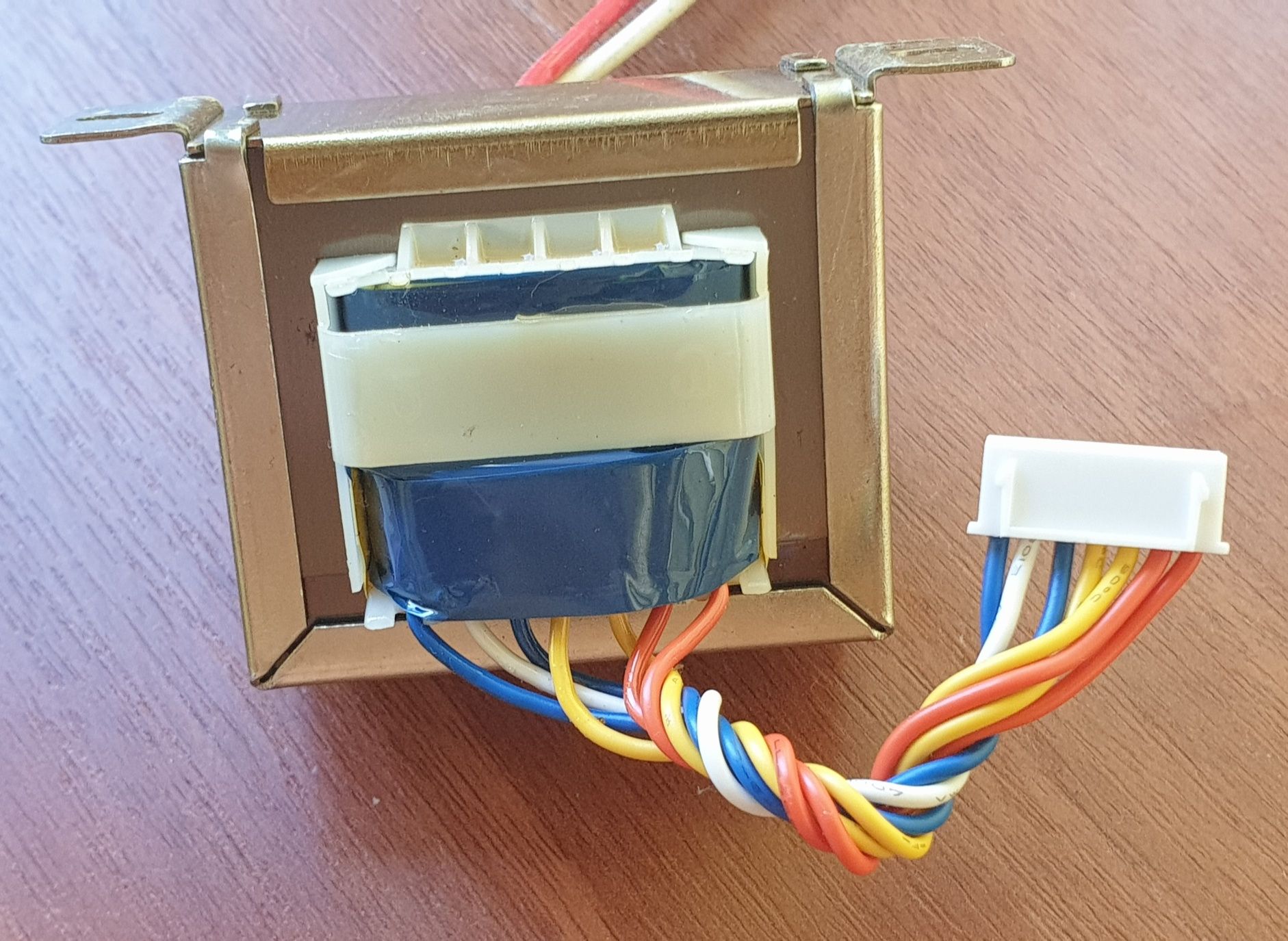 Трансформатор 230V/ 50Hz - 15,5V; 13,3V; 4,2V / 50Hz