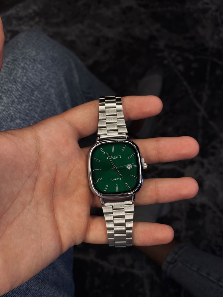 Зелений класичний годинник Casio