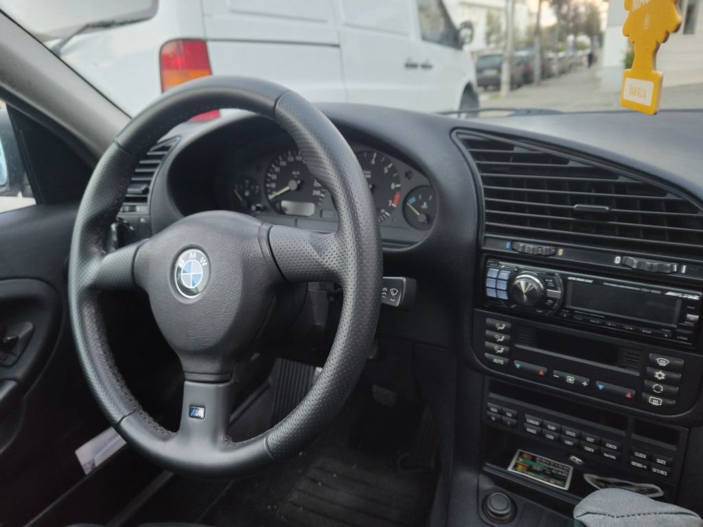 BMW e36 coupé 323i