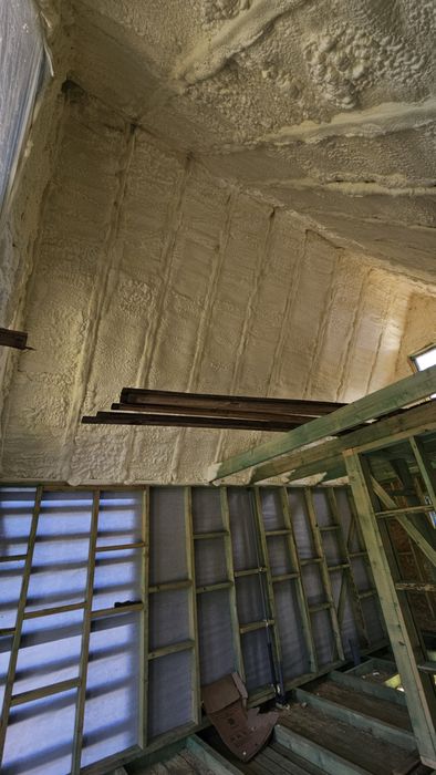 Утеплення Пінополіуретаном(ППУ),Піною, дахів ,каркасні буд, ангарів,