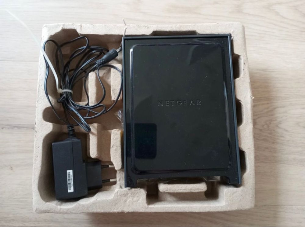 Router Netgear Wireless-N 300 WNR2000.