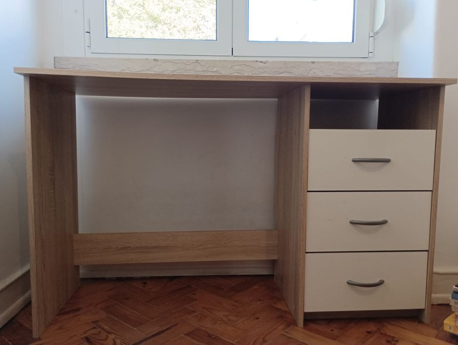 Secretária IKEA em bom estado