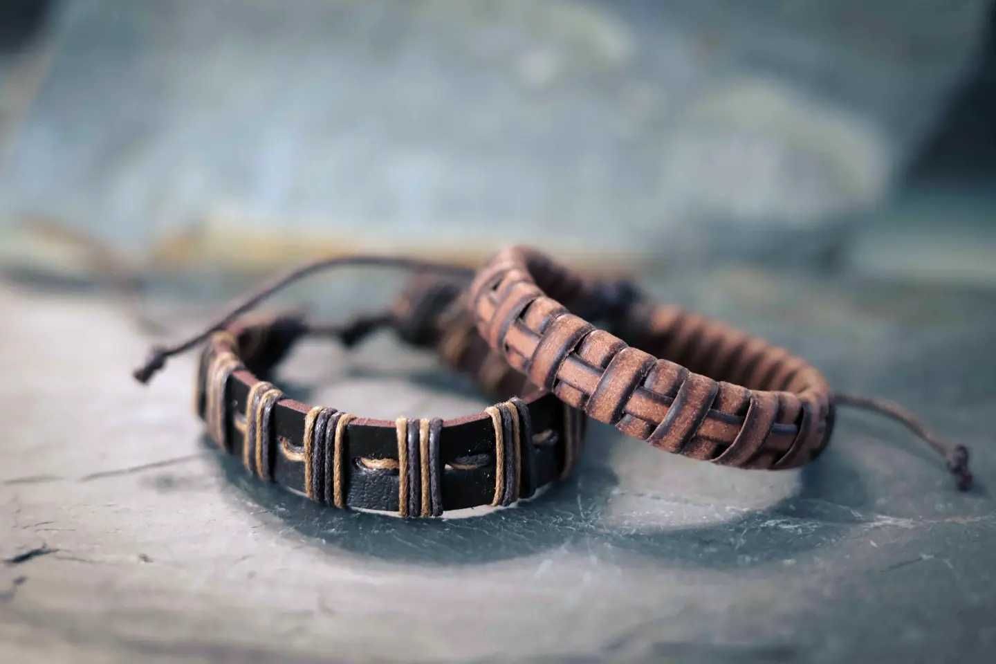 Pulseiras couro ajustáveis