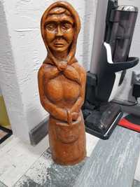 Drewniana rzeźba postać kobiety
