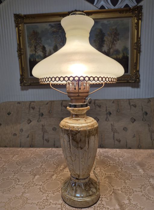 Piękna stara lampa ceramiczna