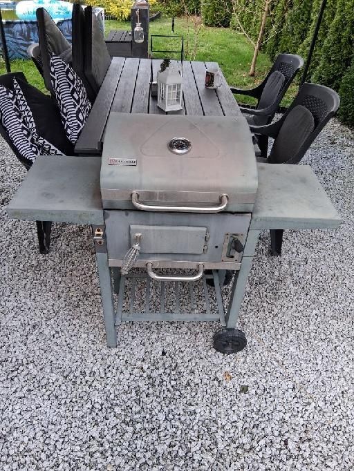 Grill ogrodowy zamykany