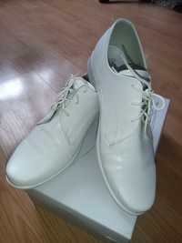 Buty komunijne chłopięce białe