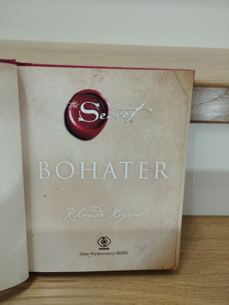 Bohater Rhonda Byrne. Sekret