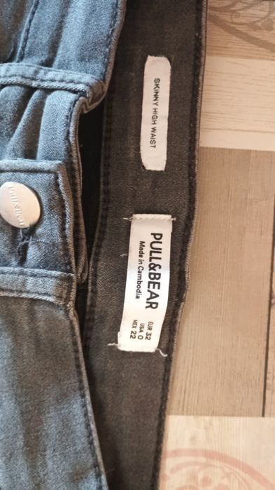 Calças em pele preto e castanhas