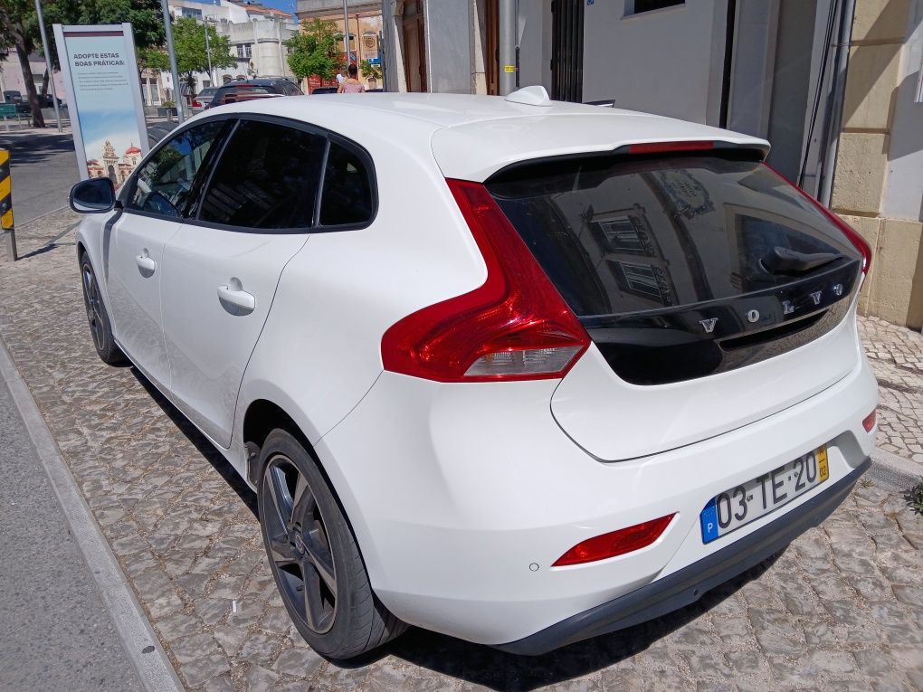Volvo V40 D2 em ótimo estado