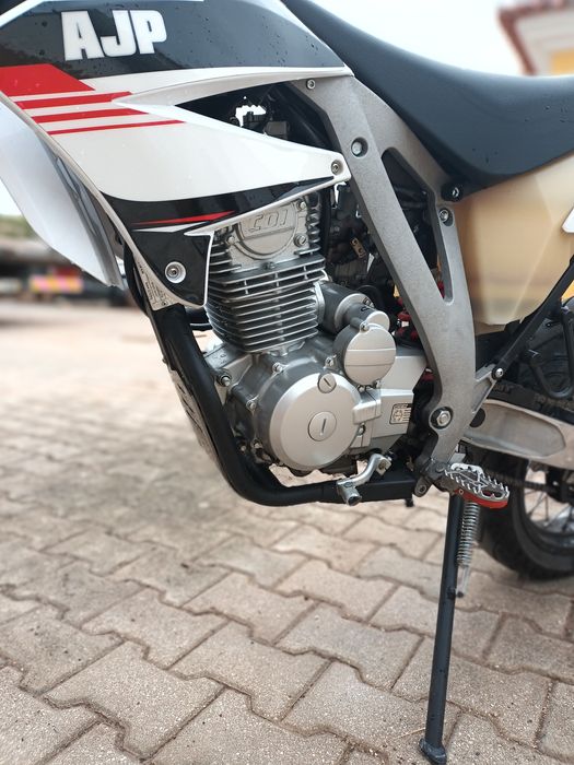 AJP 125 Supermotard