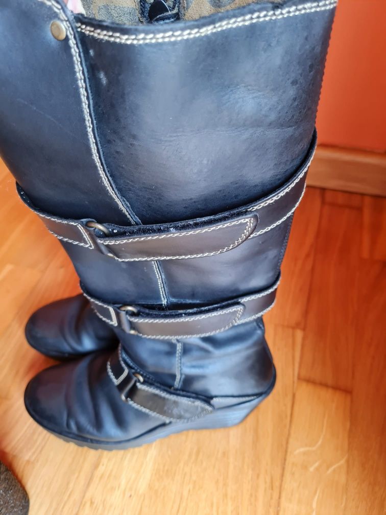 Botas em pele marca FLY 39