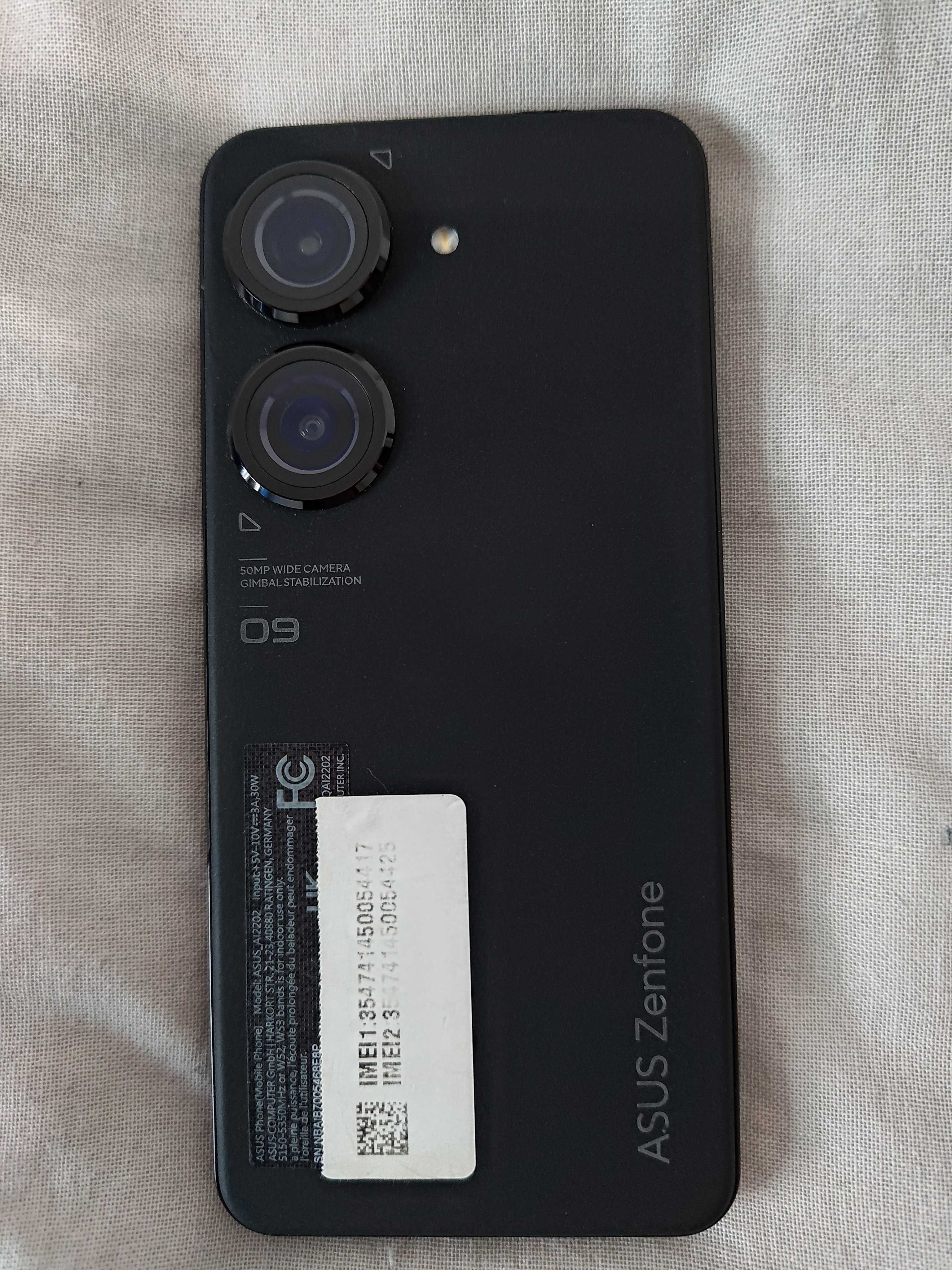 Asus Zenfone 9 128GB 8GB Preto com acessórios