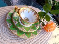Zestaw porcelanowy śniadaniowy Miśnia/ Meissen , filiżanka + 2 spodki.
