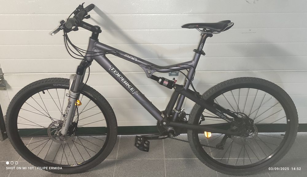 Bicicleta BTT suspensão total