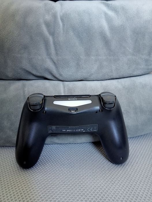 Ps4 pro 1Tb + 2 jogos