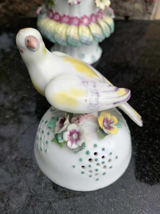 Старовинна порцелянова центральна ваза