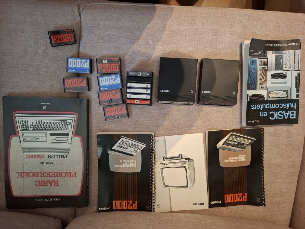 Komputer retro Philips P2000T z monitorem – kolekcjonerski rarytas 80s