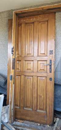 Drzwi zewnętrzne drewniane - prawe - stan idealny (do negocjacji]
