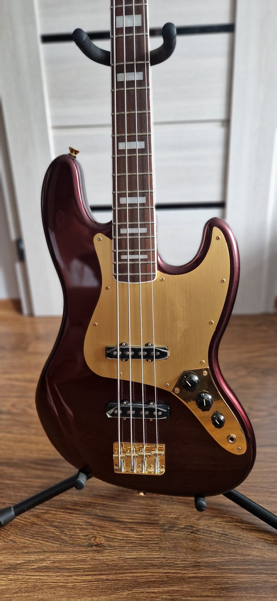 Squier 40th Anniversary Jazz Bass Gold Edition, Ruby Red Metallic
