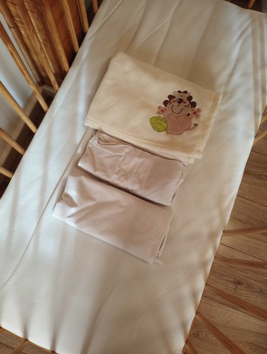 Łóżeczko drewniane niemowlęce 120x60 + materac i akcesoria do spania