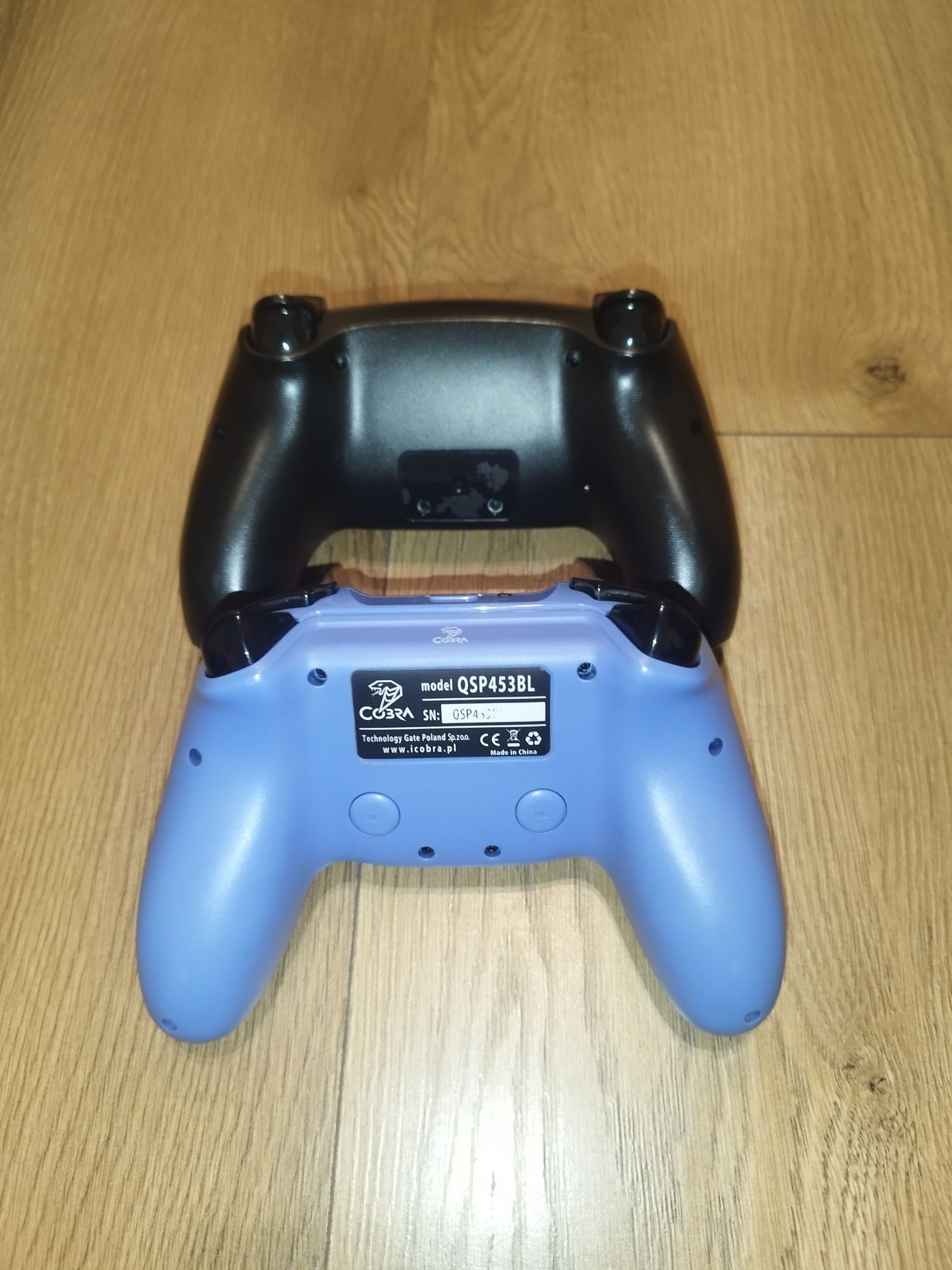 Sony PlayStation 4 i dwa pady i dysk przenośny na 500 gb