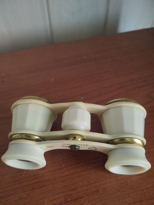 Lornetka teatralna z etui