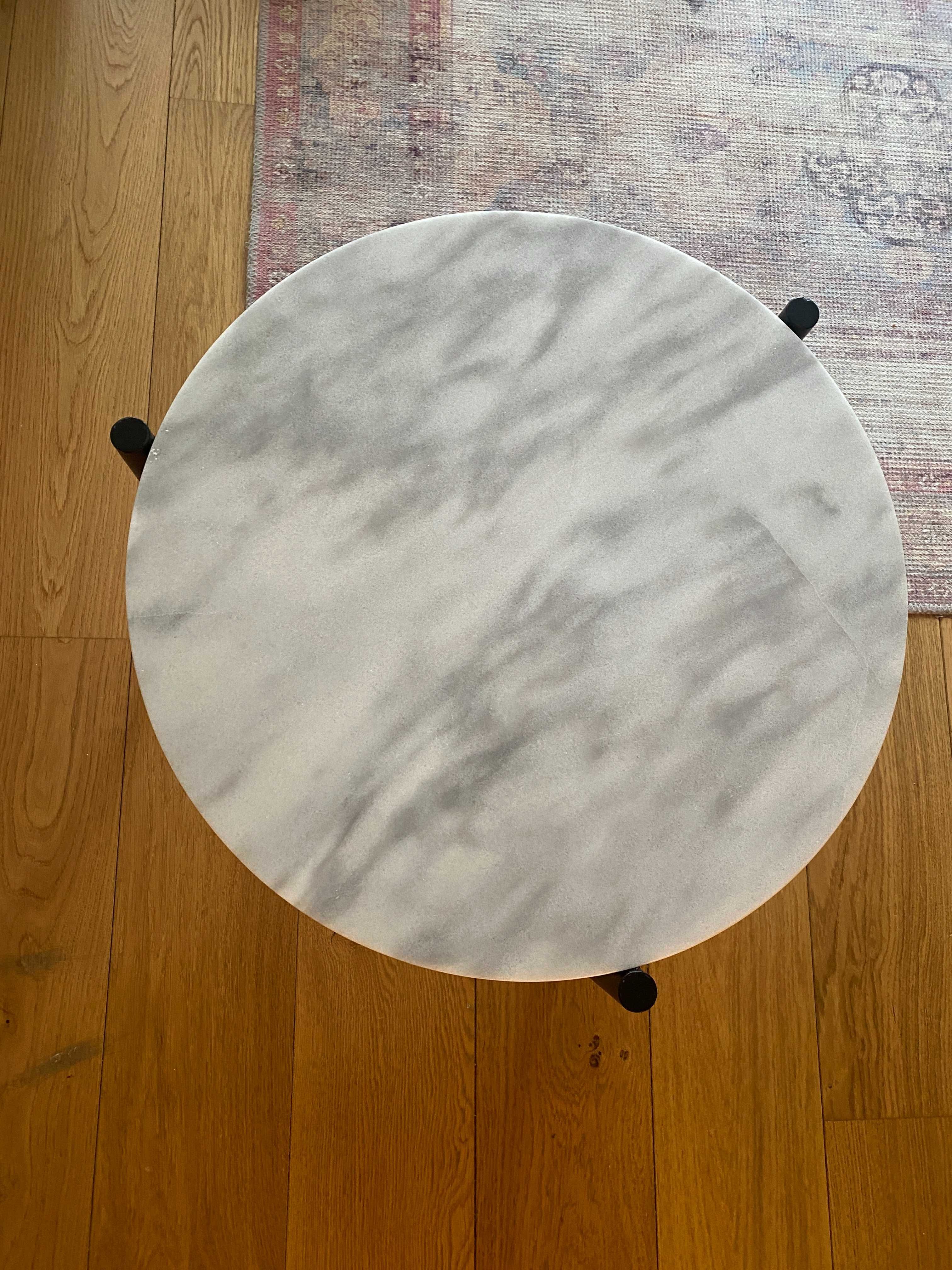 Mesa de apoio em mármore