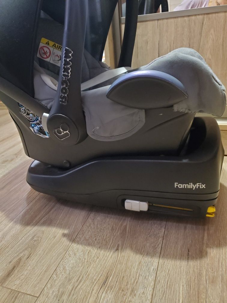 Автокрісло Maxi-Cosi CabrioFix 0+ з базою FamilyFix