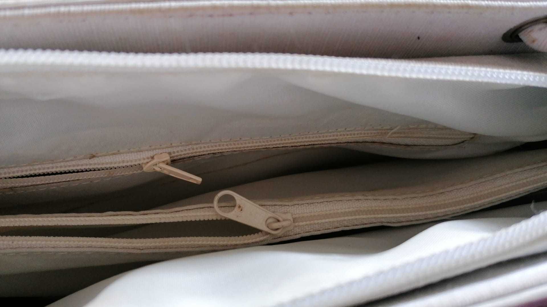 Mala cor de pérola em tecido rígido