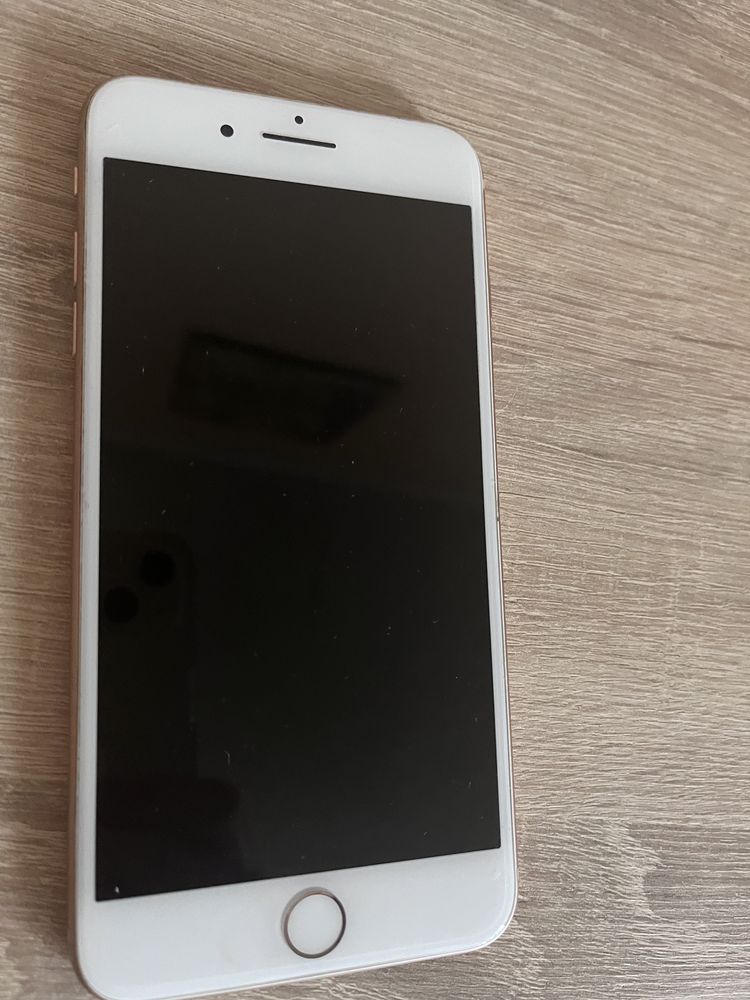 Iphone 8+ uzywany bez jakichkolwiek rys 64gb