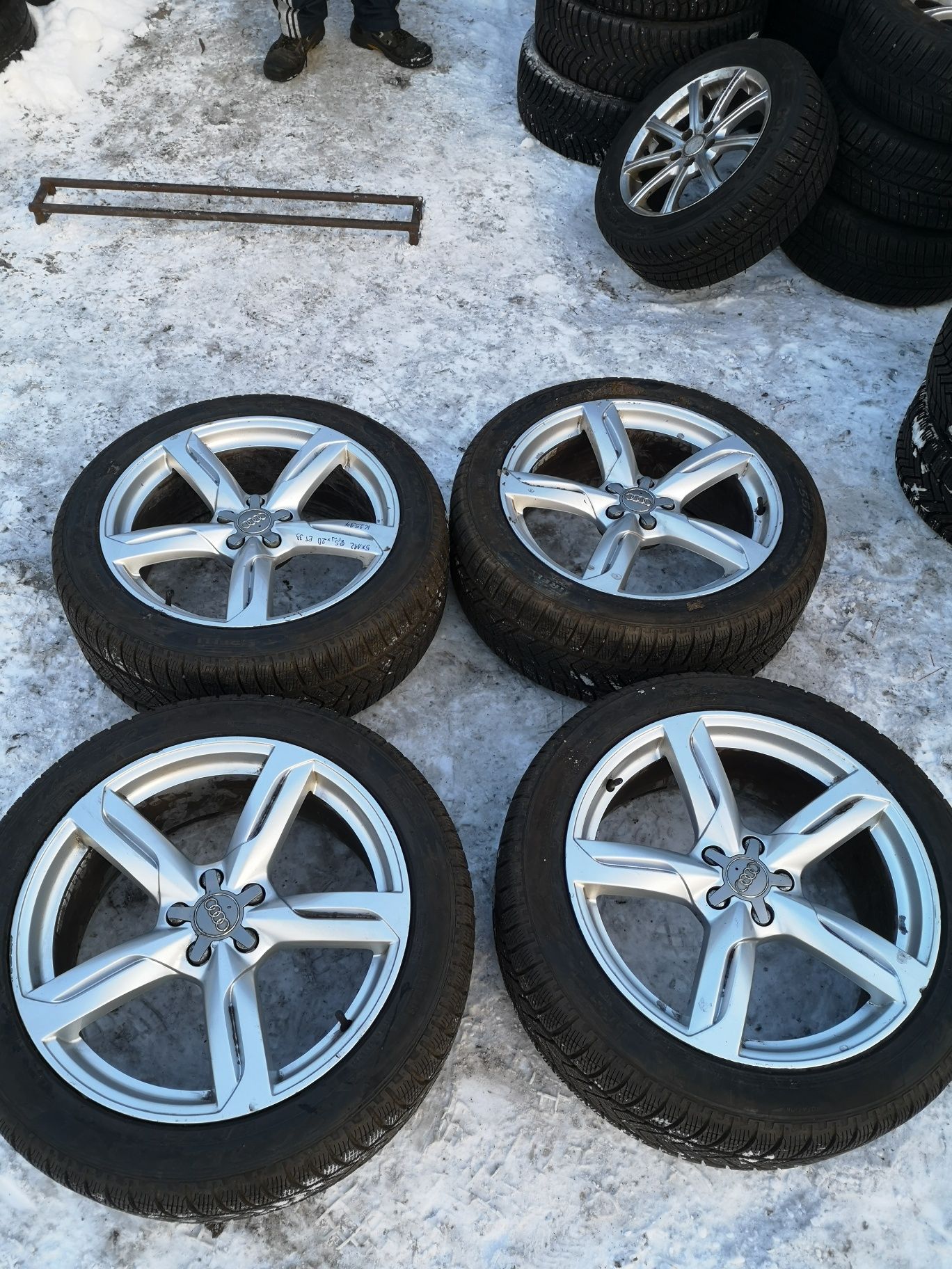 Komplet kół zimowych 5x112 Audi Q5 255/45/20 Pirelli 7,5mm